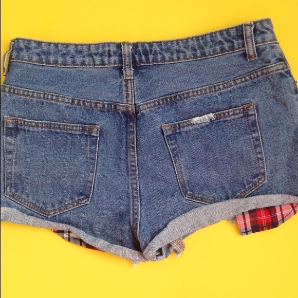 High Waisted Jean Shorts Size 29. - Picture 4 of 5